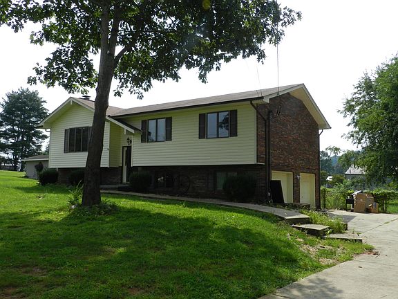 3rd image of 122 Chandler Cir