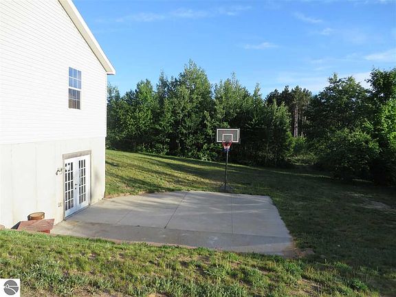 3rd image of 20099 Grace Ln