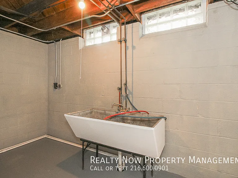 11912 Derby Ave — Photo 21