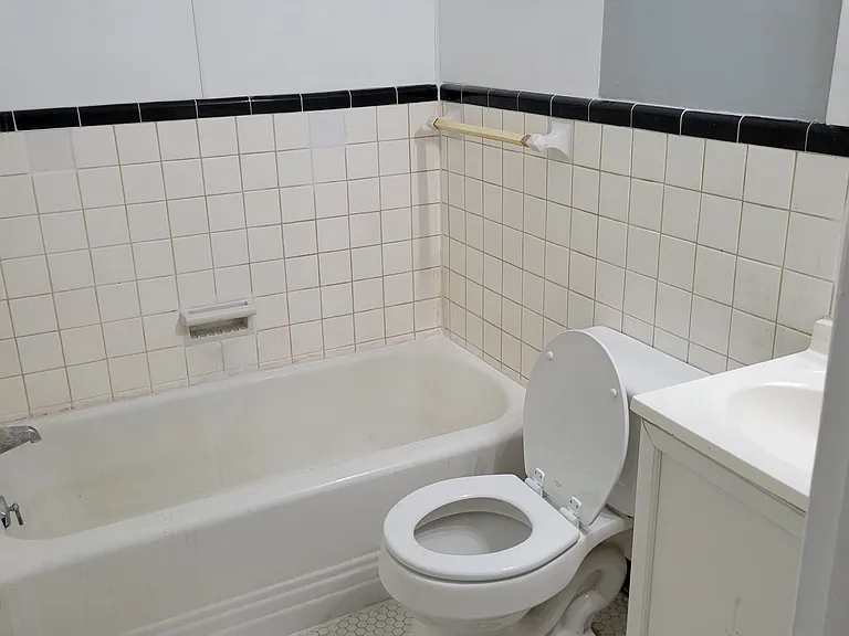 721 E High St #104 — Photo 2