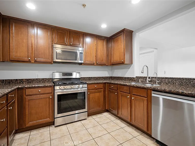 6800 Corbin Ave — Photo 11