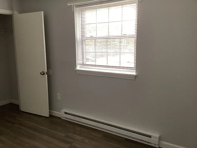 12 E Side Dr #4 — Photo 7