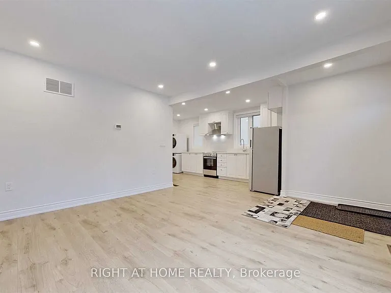 8 Airley Cres #MAIN — Photo 8