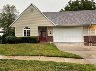 1145 SW Red Oaks Pl, Topeka, KS 66615