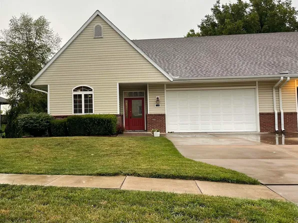 1145 SW Red Oaks Pl, Topeka, KS 66615
