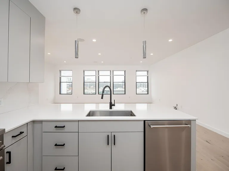 340 W 2nd St #9 — Photo 11