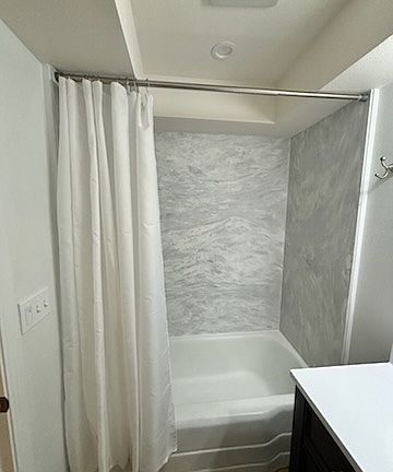4th image of 405 E Main St