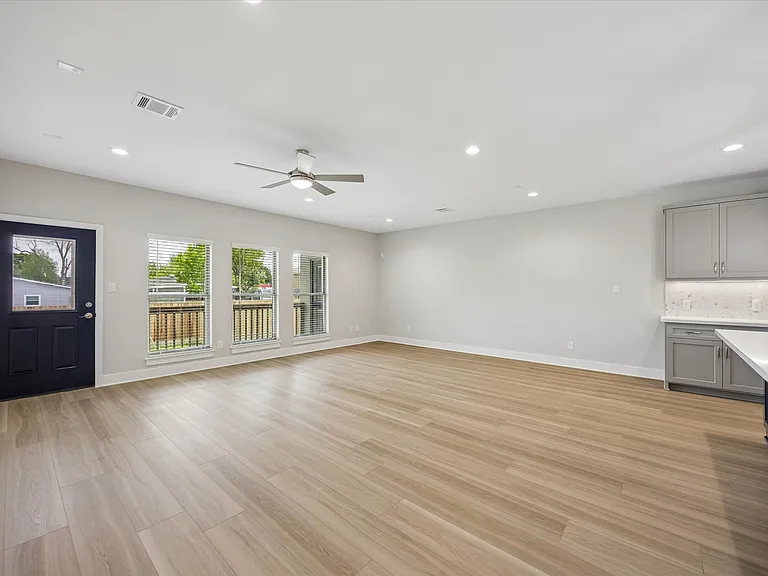 2329 Austin Ave N #B — Photo 3