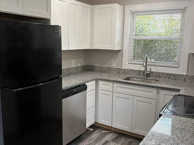 5683 Myrtle St — Photo 10