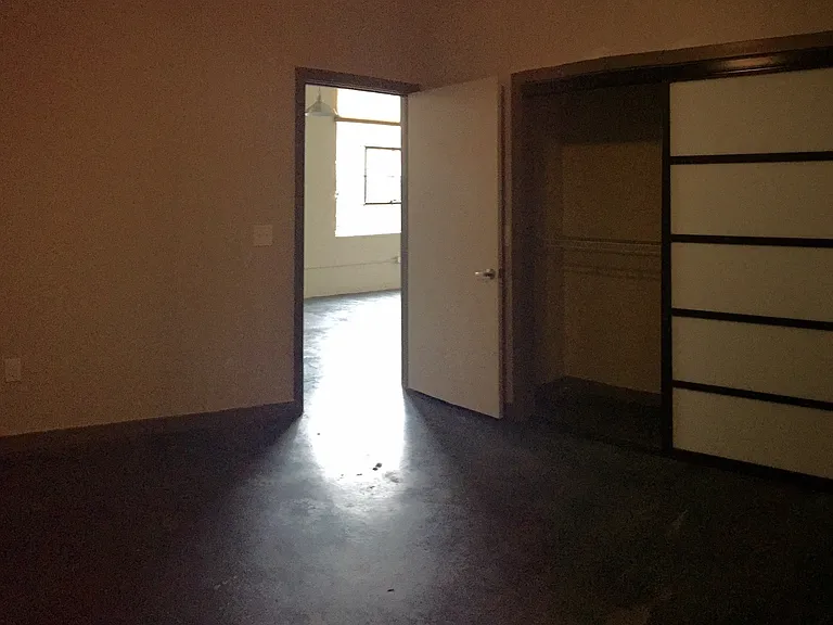 631 Campbell Ave SW — Photo 3