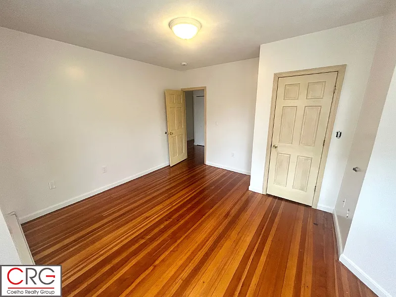 4 bed, 1.5 bath, 1400 sqft, $3,800 — Photo 2
