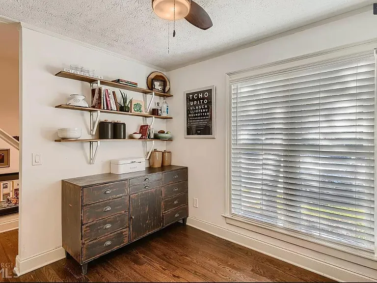 2208 Queen Anne Ct — Photo 3