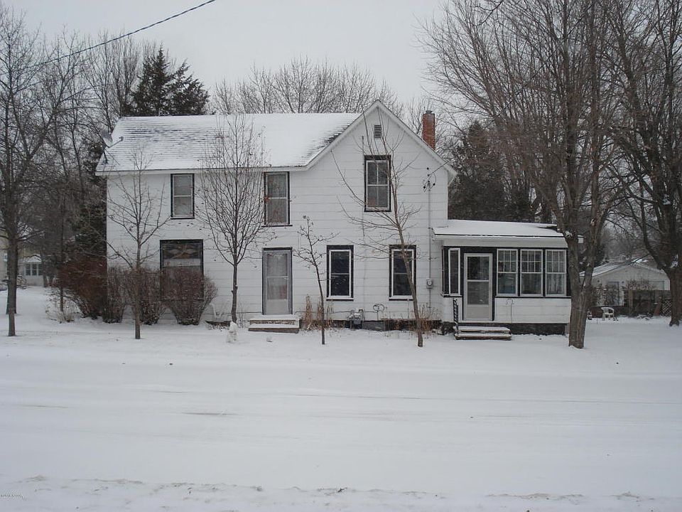 1st image of 222 2nd St SW