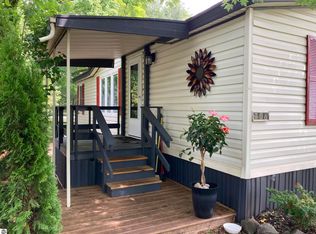 706 Golfview Ln, Elk Rapids, MI 49629