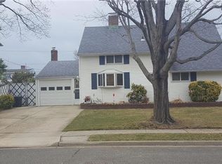 184 Brittle Ln, Hicksville, NY