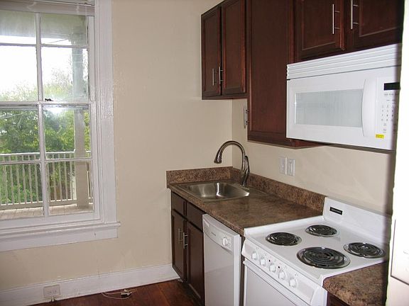 4th image of 1302 Bainbridge St #A