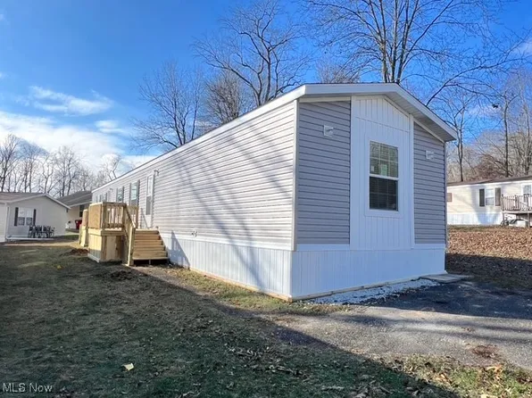 920 Creekside Dr #29, Newcomerstown, OH 43832