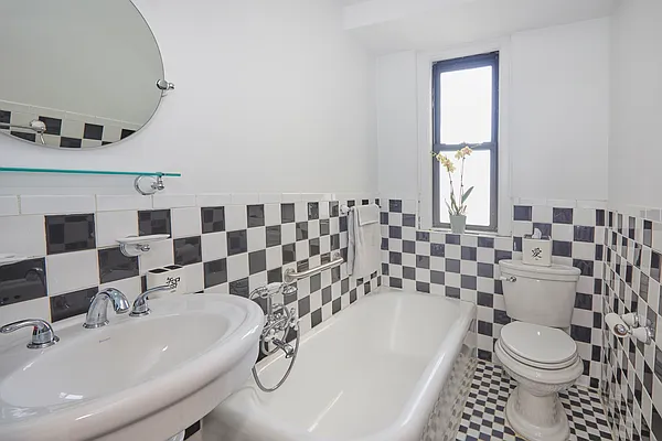 Sold by Compass | media 25