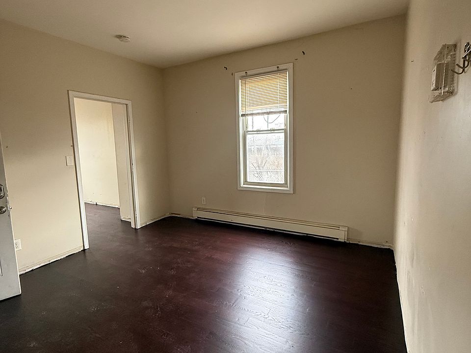 2nd image of 114 Hawthorne Ave #1
