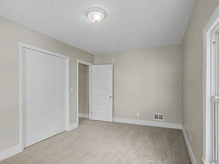 1340 Columbia Ave NE — Photo 25