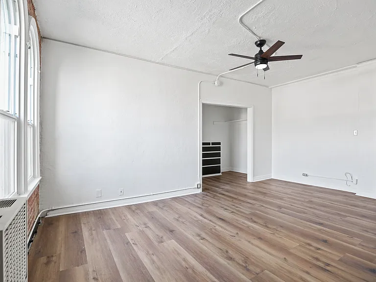 5870 Franklin ave — Photo 7