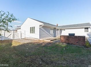 33 Fern Dr, Commack, NY 11725