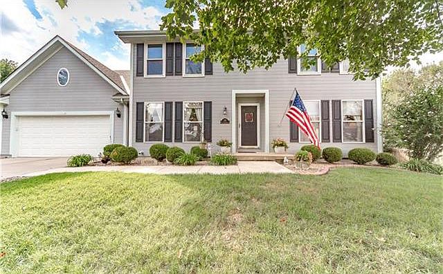 1st image of 101 NE Stonebridge Ct