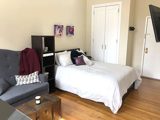 Rented by Meraki Realty LLC | media 7