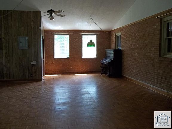 2nd image of 1036 Log Manor Rd