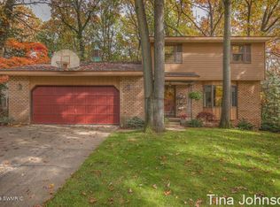 2356 Glenvalley Ave NW, Grand Rapids, MI 49544