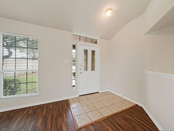 5th image of 102 LINDSEYS COVE