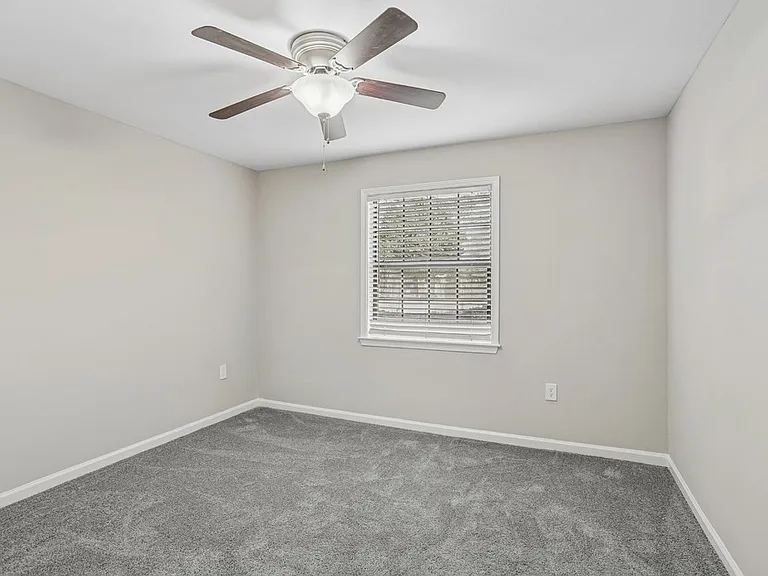 Brentwood Apartments — Photo 28