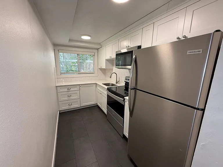 Taylor Apartments — Photo 14