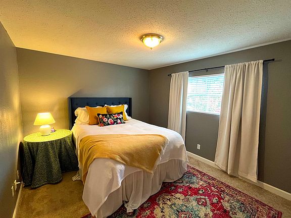 3rd image of 1802 Jackson Ave W APT 20