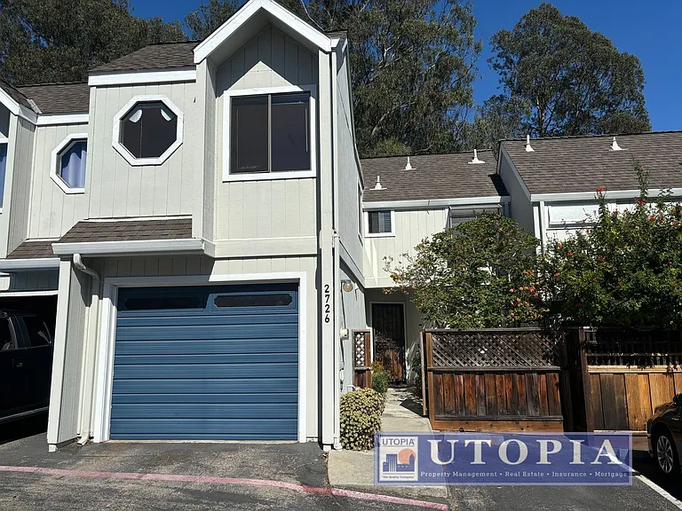 2726 Hampton Ln — Photo 1