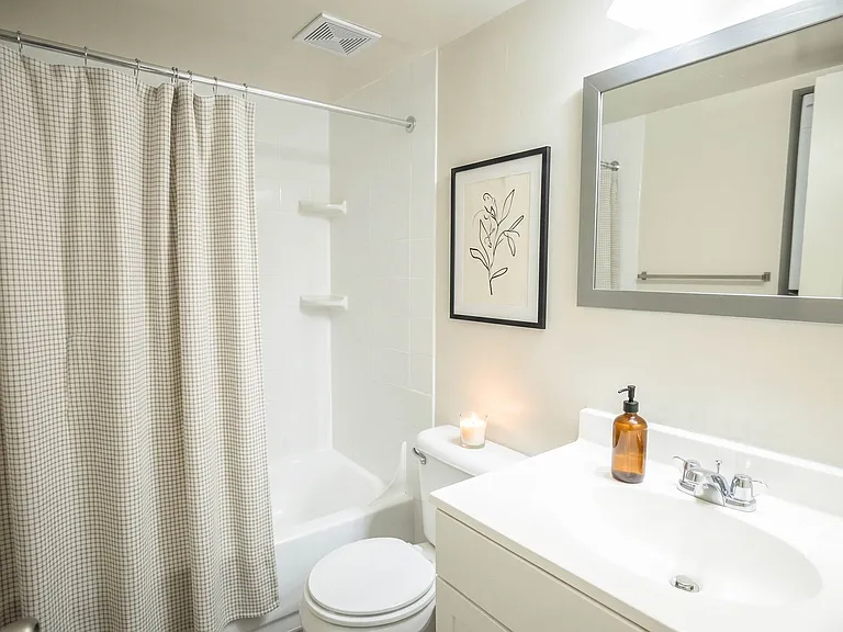 Summit Park A4 Bathroom Roxborough Mananyunk Apartments Summit Park A4 Bathroom Roxborough Mananyunk Apartments