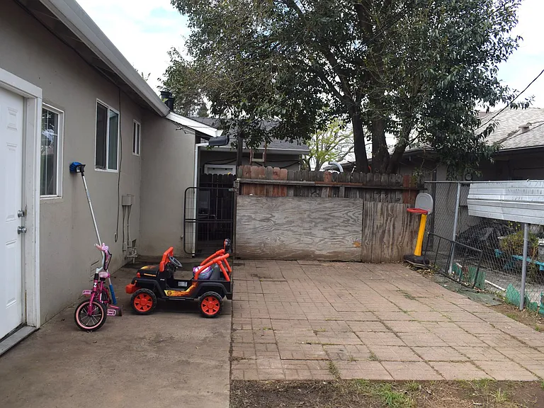 6903 Fruitridge Rd — Photo 10