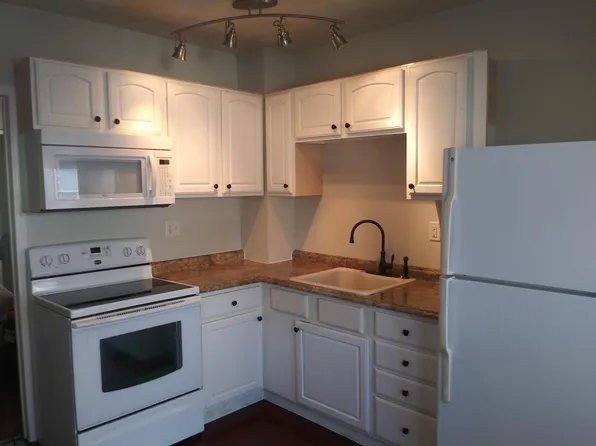 725 W Military St #2, Fremont, NE 68025