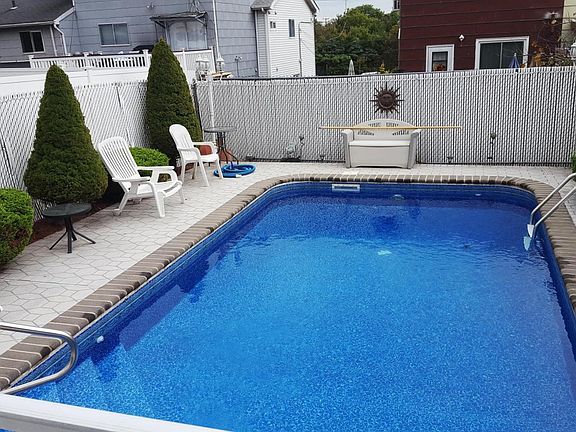5th image of 129 Crossfield Ave