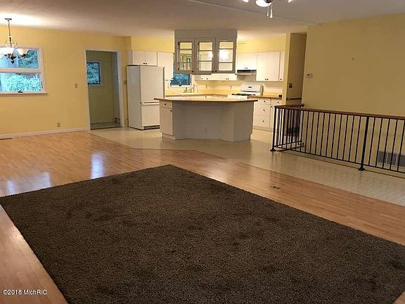 5th image of 855 Lyncott St