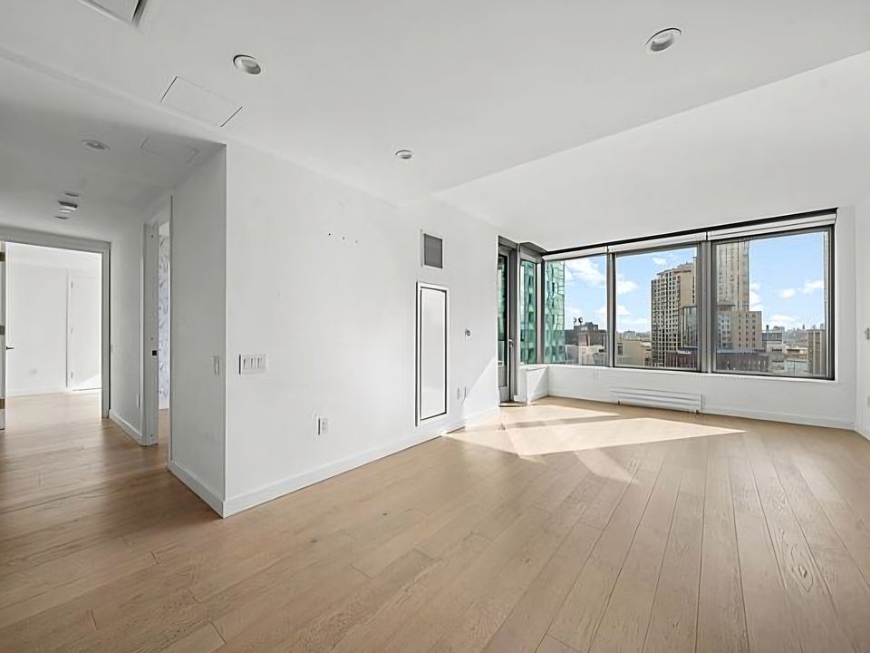 1st image of 3 Court Sq #908
