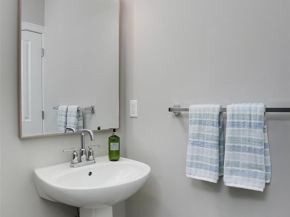 751 Canterbury Ln, photo 20