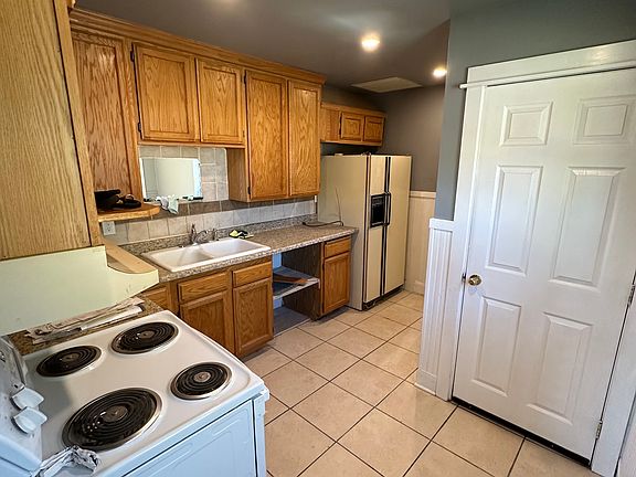 5th image of 727 E Dalton Ave