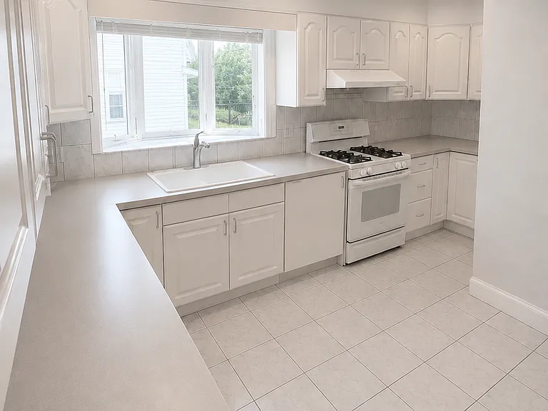 8 Maplewood St — Photo 13