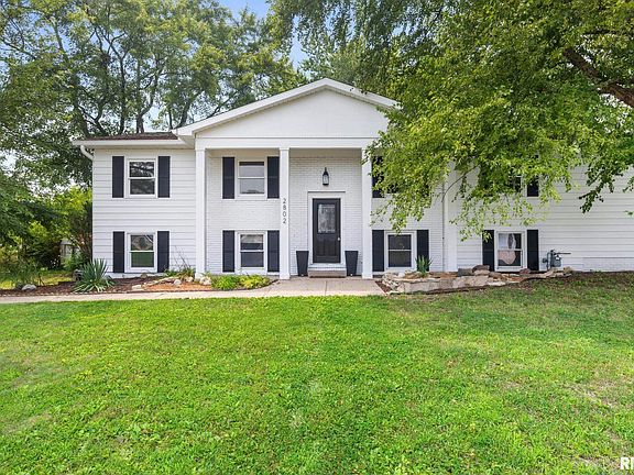 3rd image of 2802 W Larchmont Ln