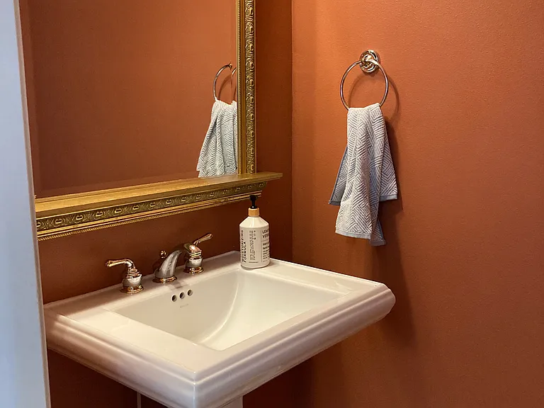 1/2 bath downstairs