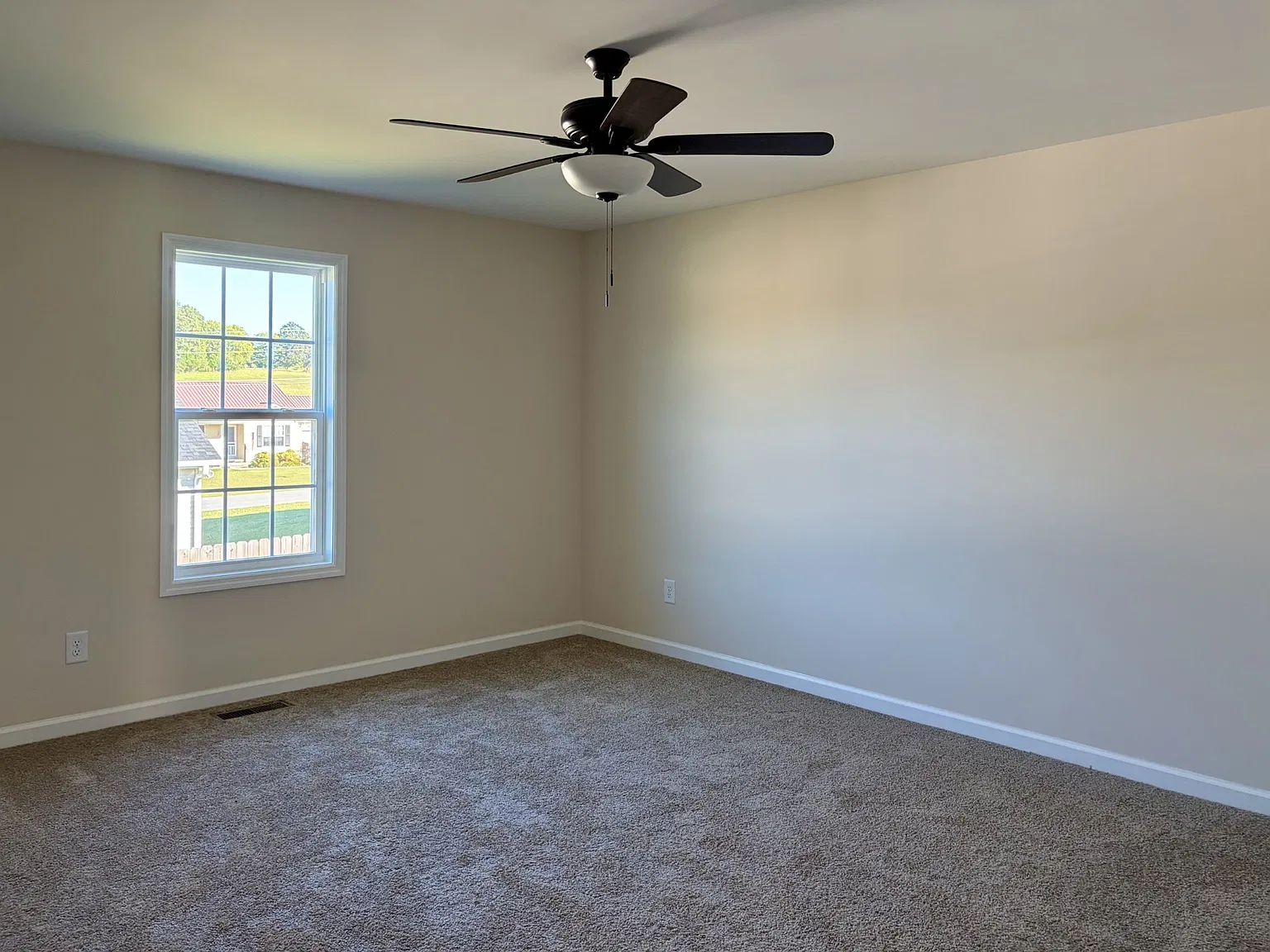 3 bed, 2.0 bath, 1320 sqft, $1,650 — Photo 4