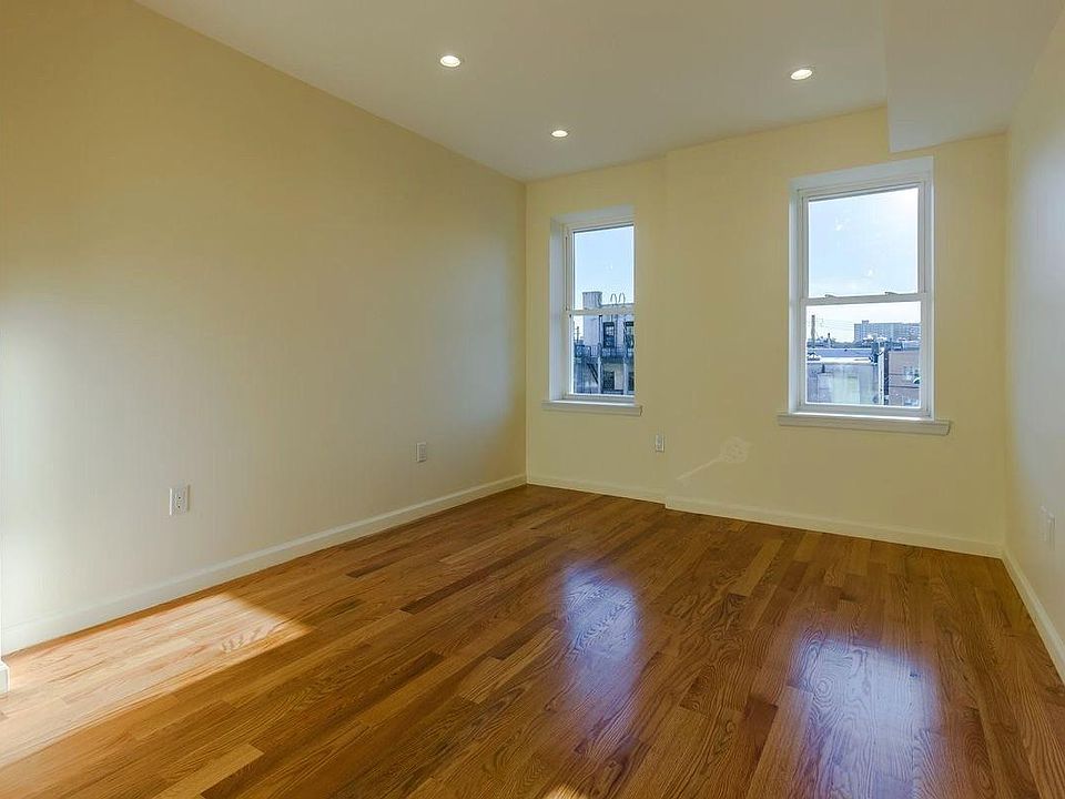 1st image of 2848 W 15th St #5D