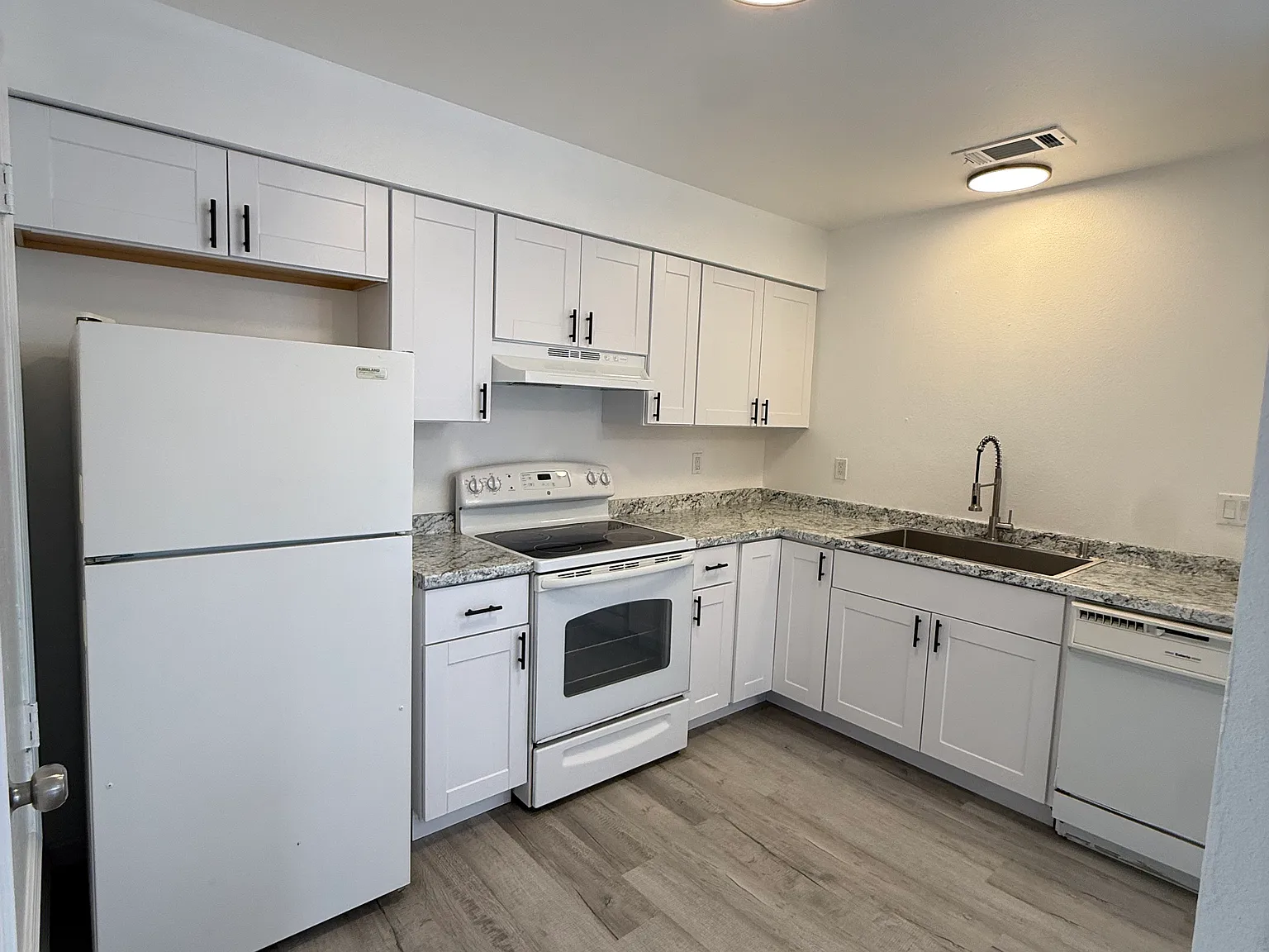 2 bed, 800 sqft, $1,200 — Photo 4