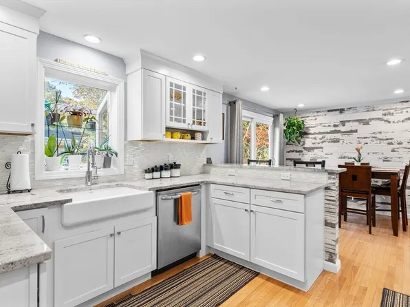 83 Dolar Davis Rd, Barnstable, MA 02630